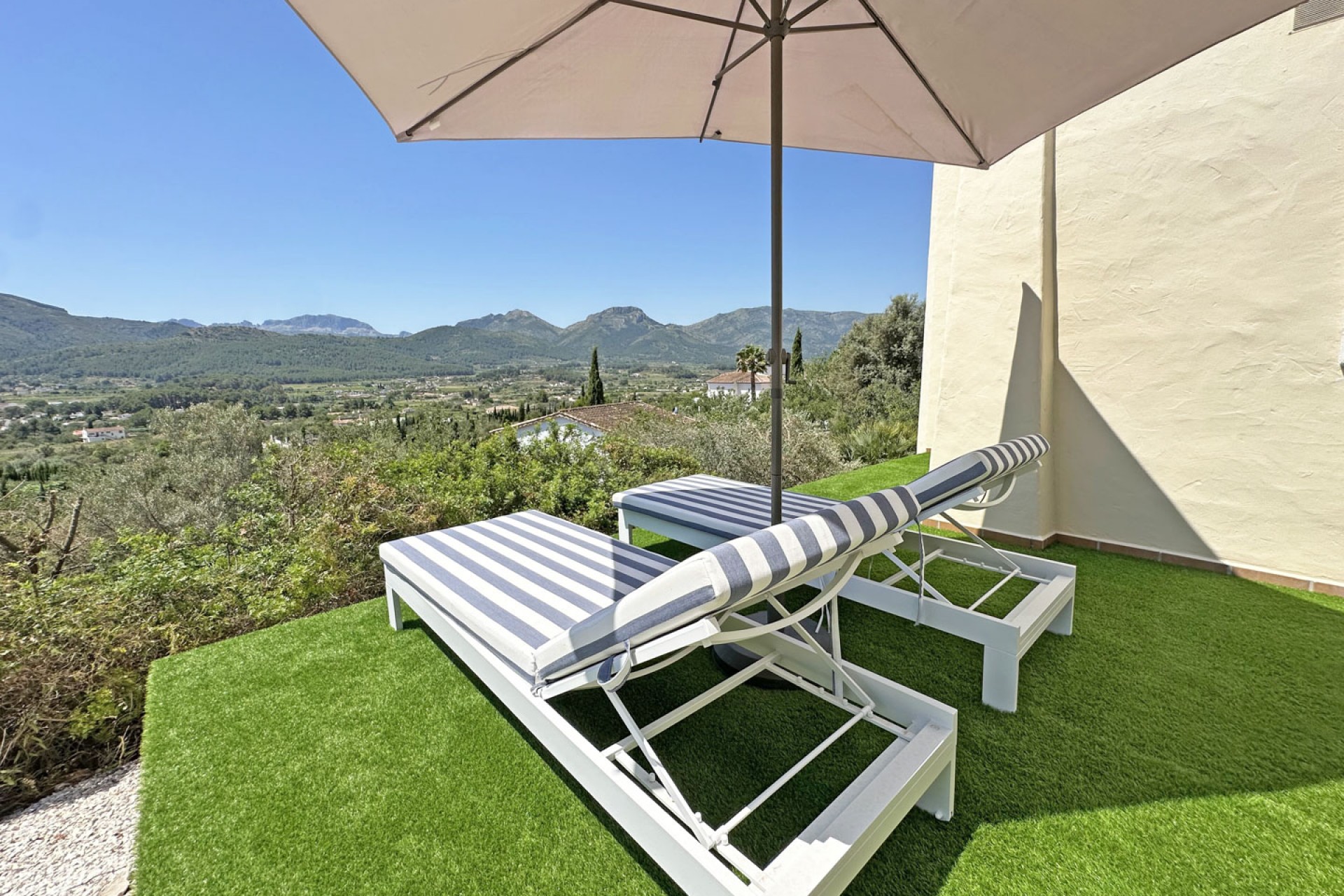 Te koop - Villa -
Jalon