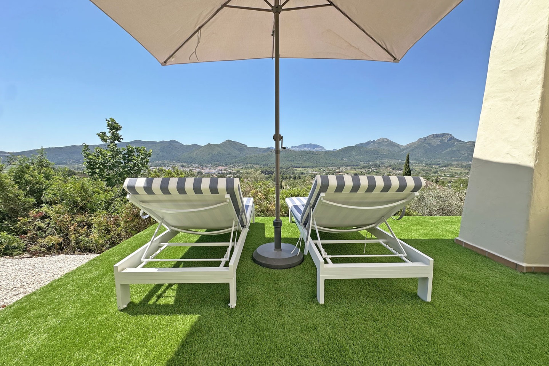 Te koop - Villa -
Jalon