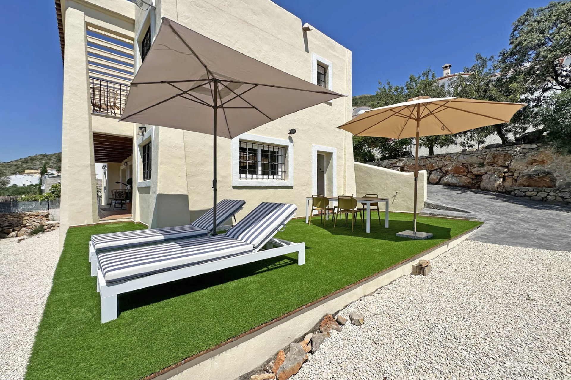 Te koop - Villa -
Jalon