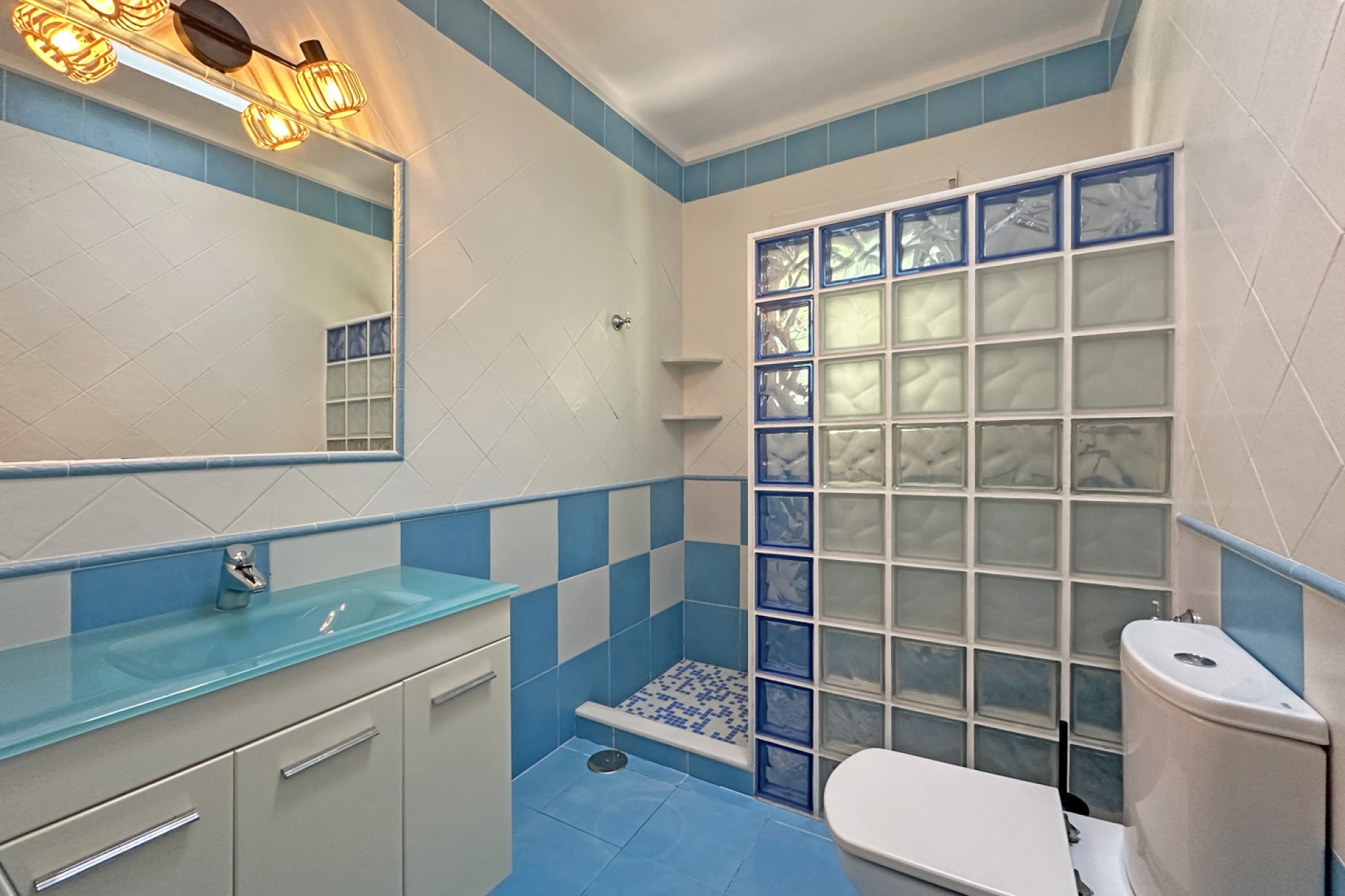 Te koop - Villa -
Jalon