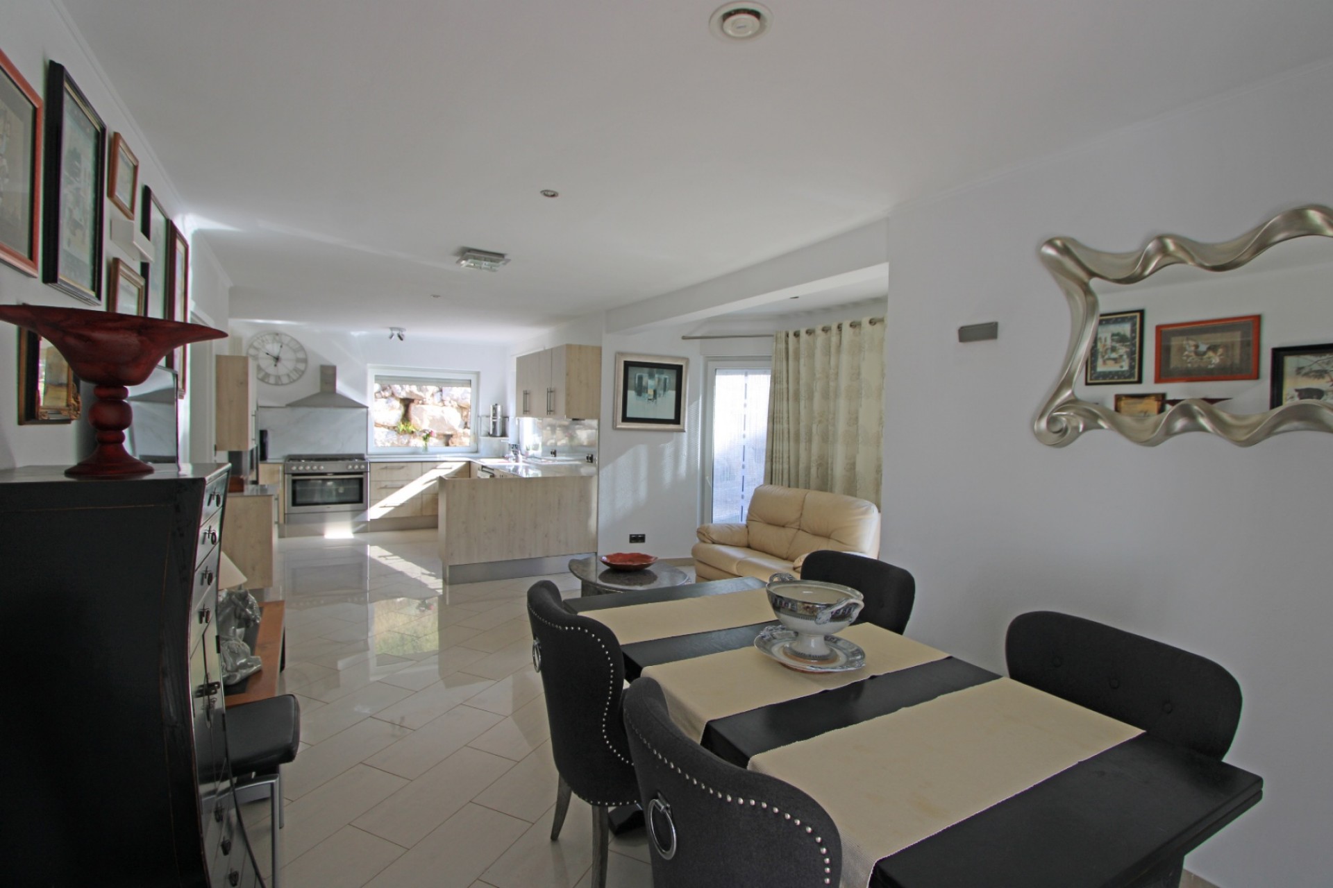 Te koop - Villa -
Jalon
