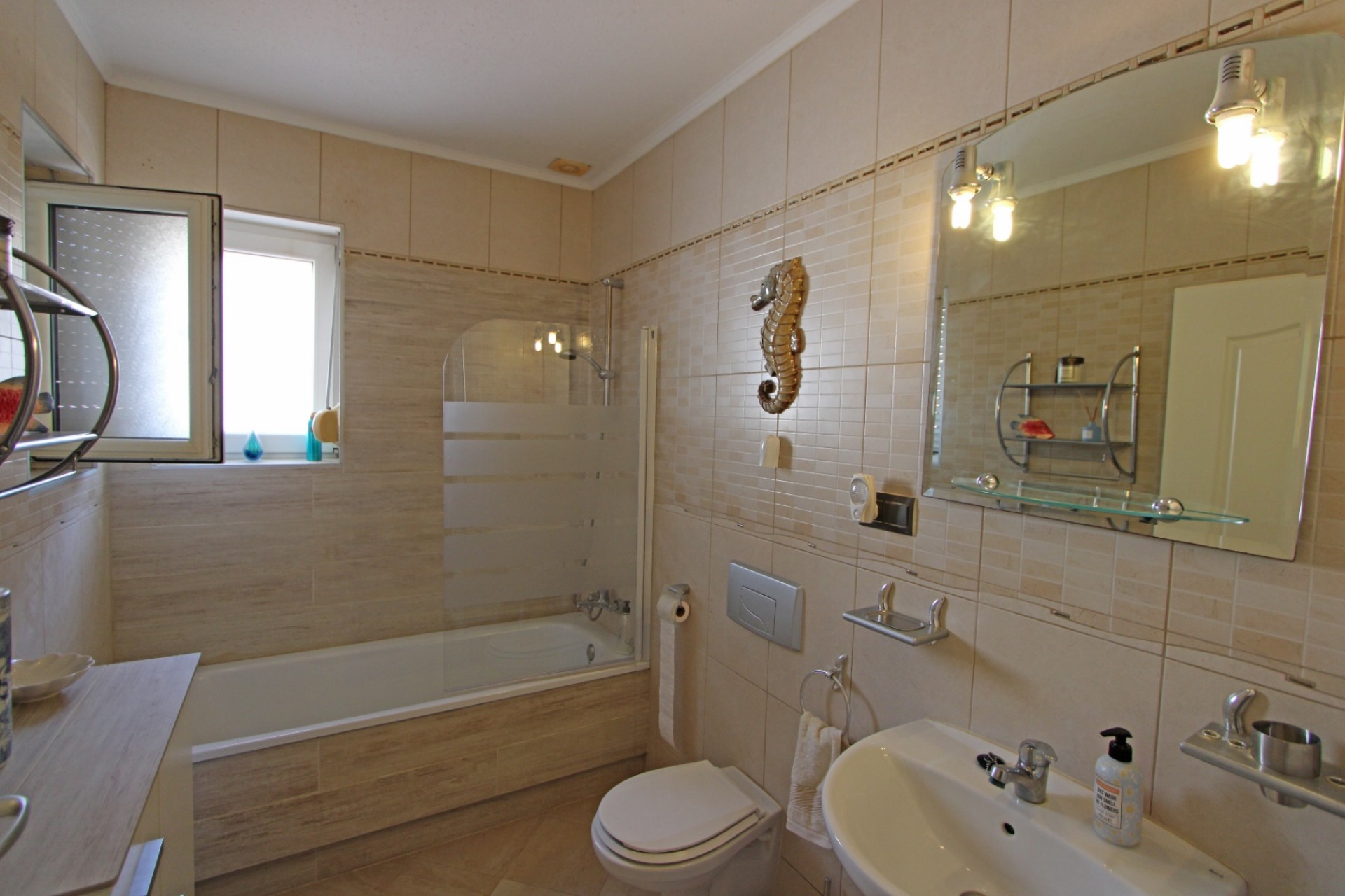 Te koop - Villa -
Jalon