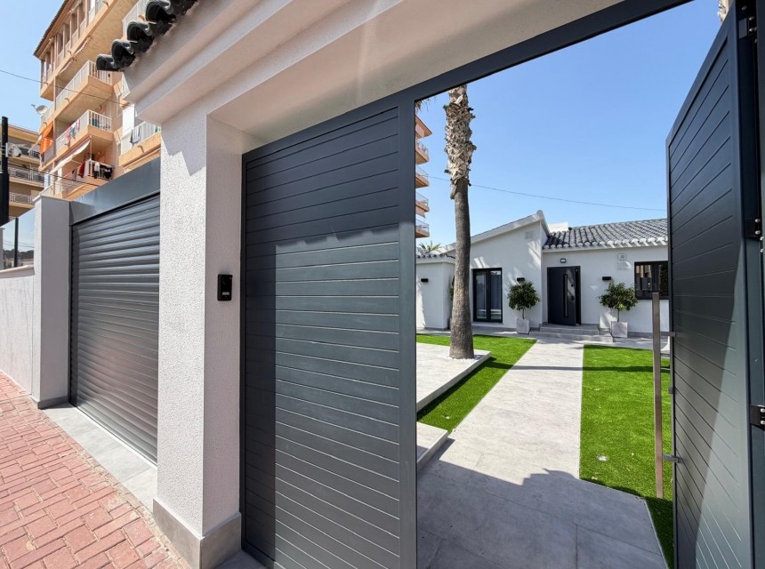 Te koop - Villa -
Torrevieja - Punta Prima