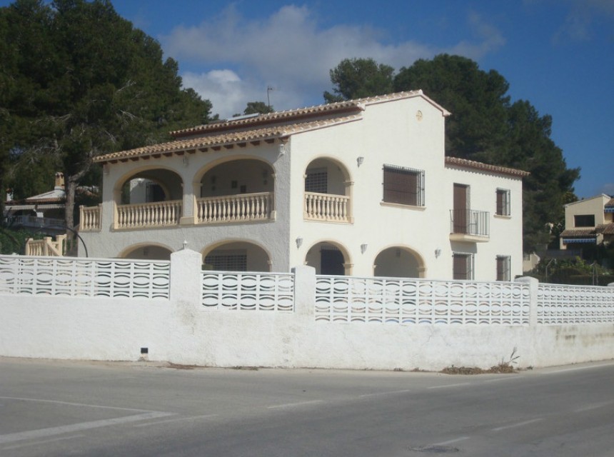 Villa à vendre à Moraira, promenade à plat de la ville et de la plage