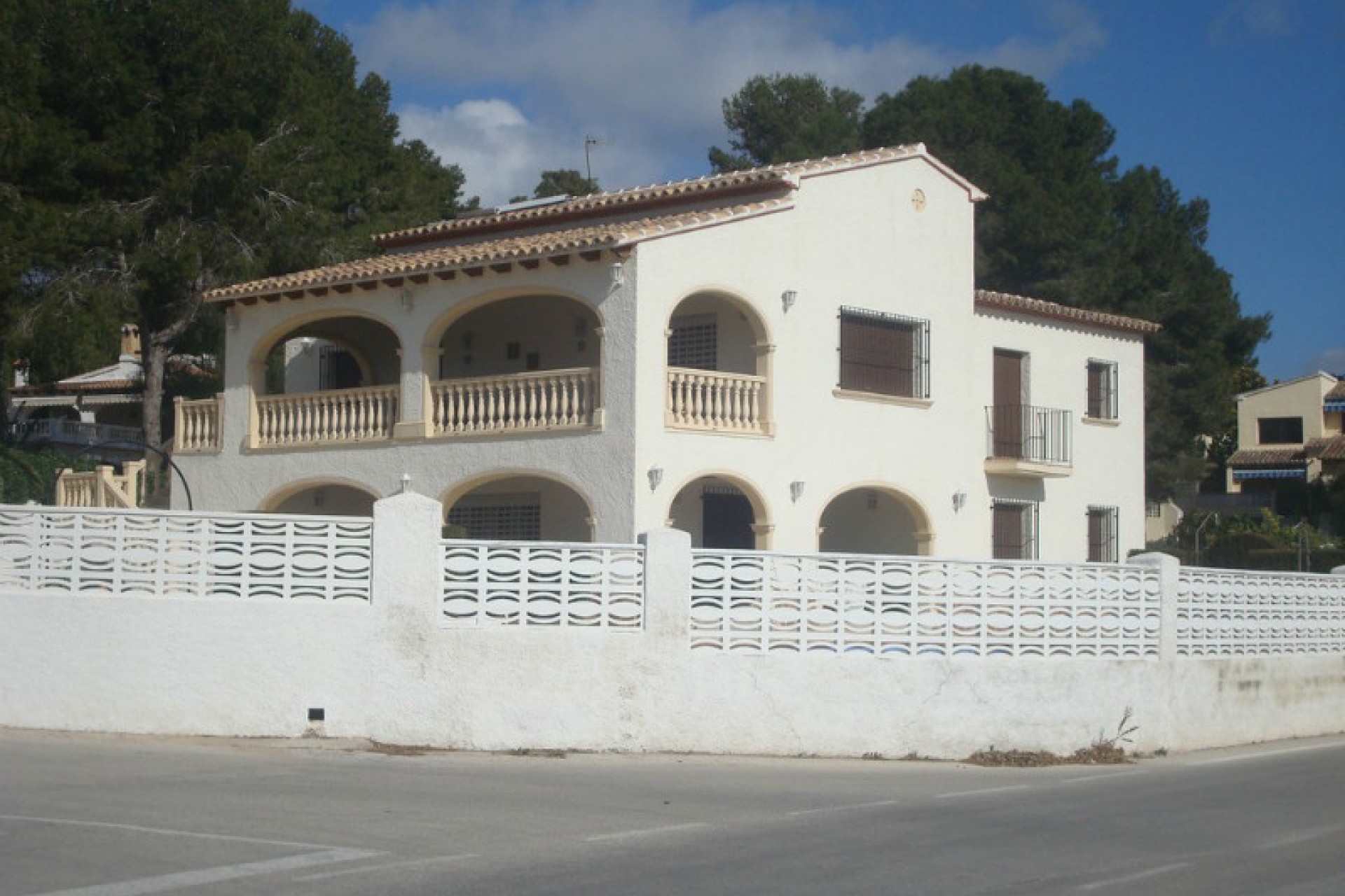 Villa à vendre à Moraira, promenade à plat de la ville et de la plage
