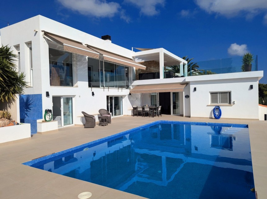 Villa for sale in Moraira with panoramic sea views