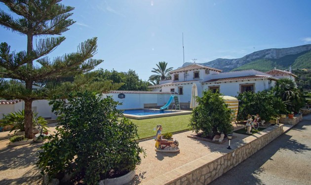 Villa - Te koop - Denia - Denia