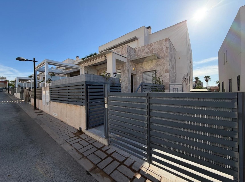 Zu verkaufen - Adosado -
Torrevieja - Aguas Nuevas