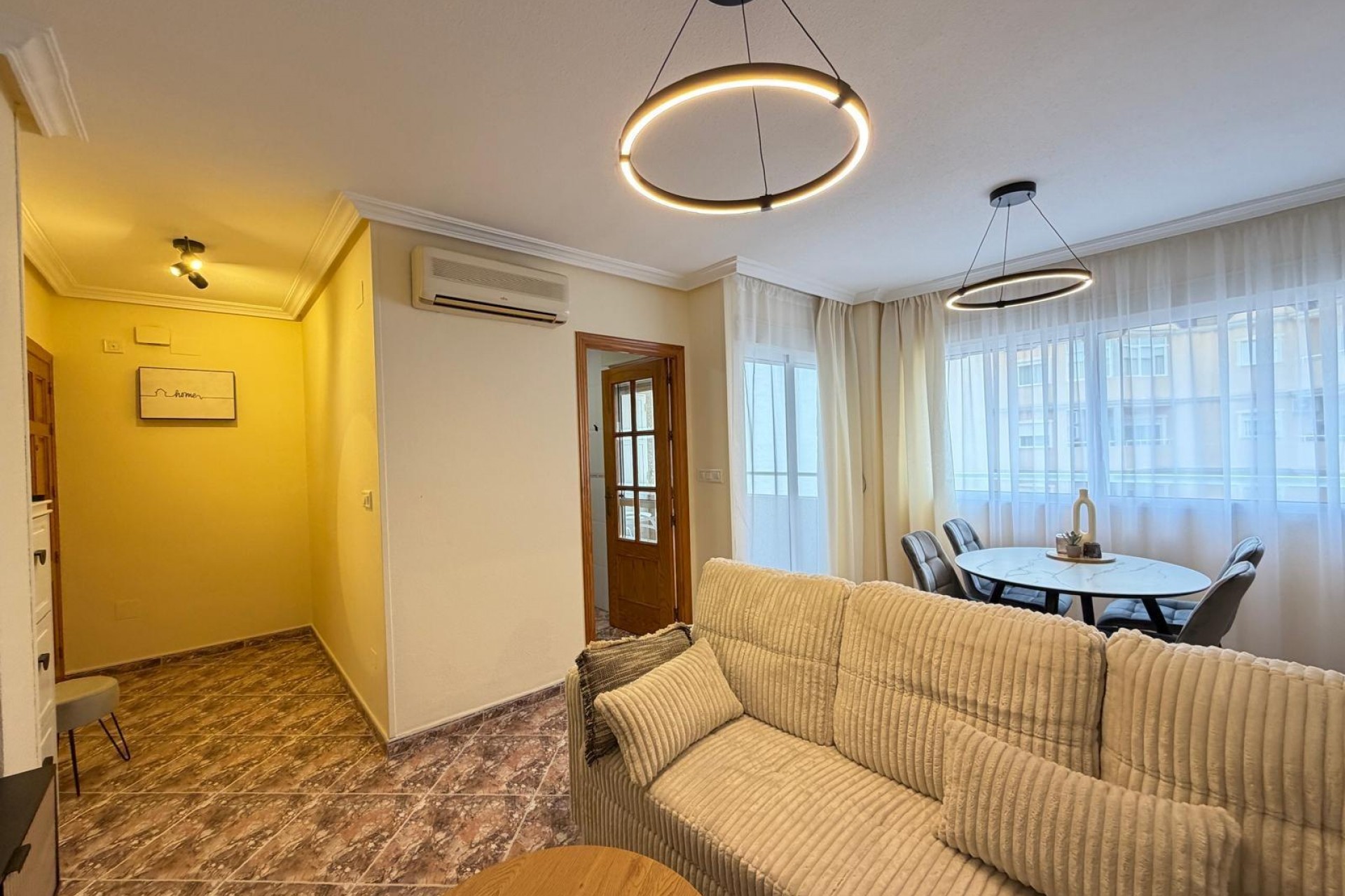 Zu verkaufen - Apartamento -
Torrevieja - Centro
