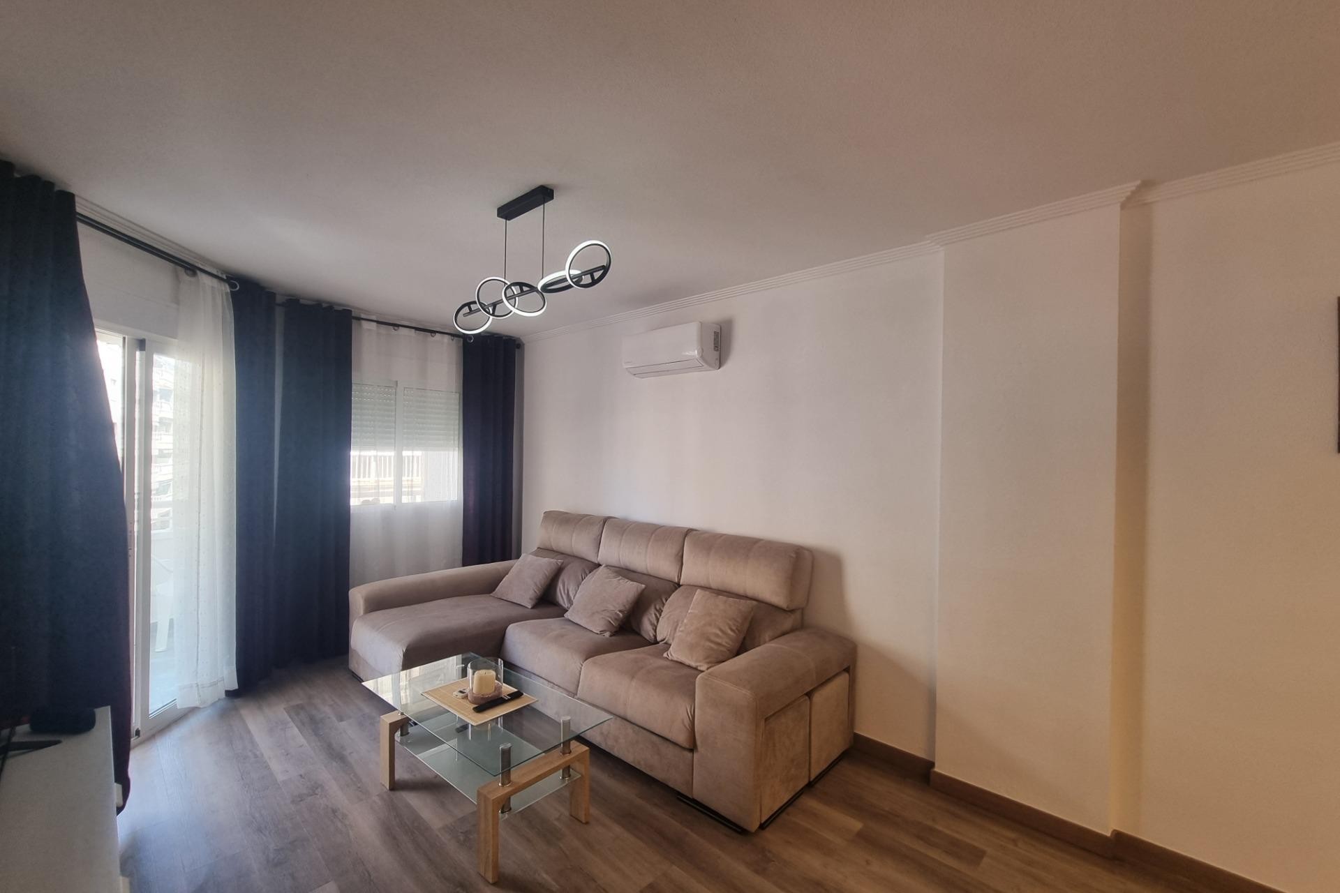 Zu verkaufen - Apartamento -
Torrevieja - Estacion de autobuses