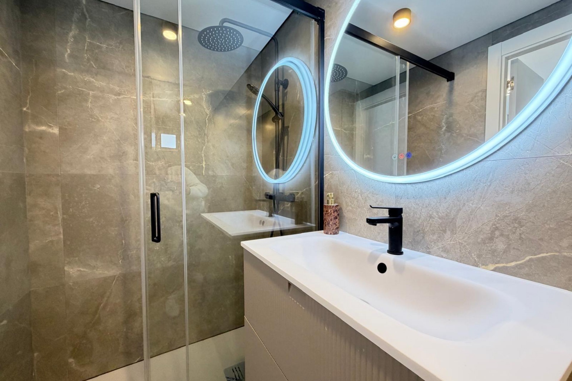 Zu verkaufen - Apartamento -
Torrevieja - Punta Prima
