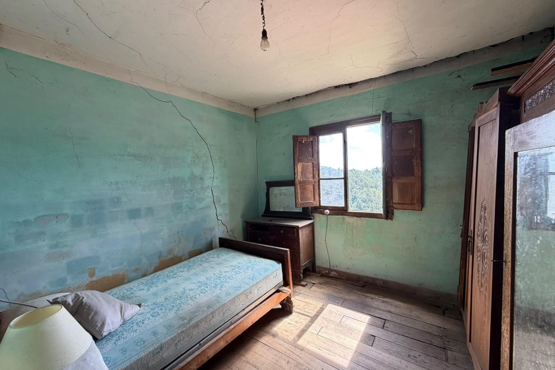 Zu verkaufen - Casa con terreno -
Salas - Villarin