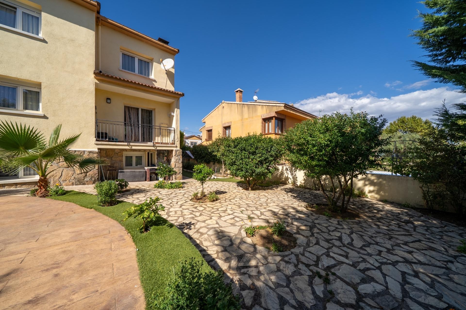 Zu verkaufen - Chalet -
San Martin de Valdeiglesias - Garnacho