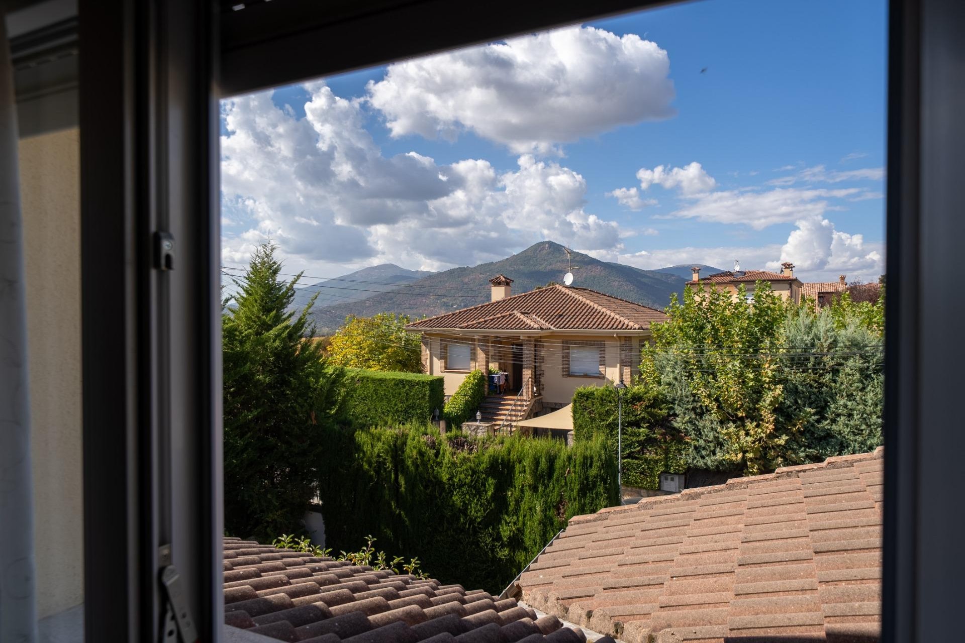 Zu verkaufen - Chalet -
San Martin de Valdeiglesias - Garnacho