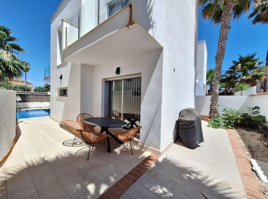 Zu verkaufen - Chalet -
Torrevieja - Los Frutales