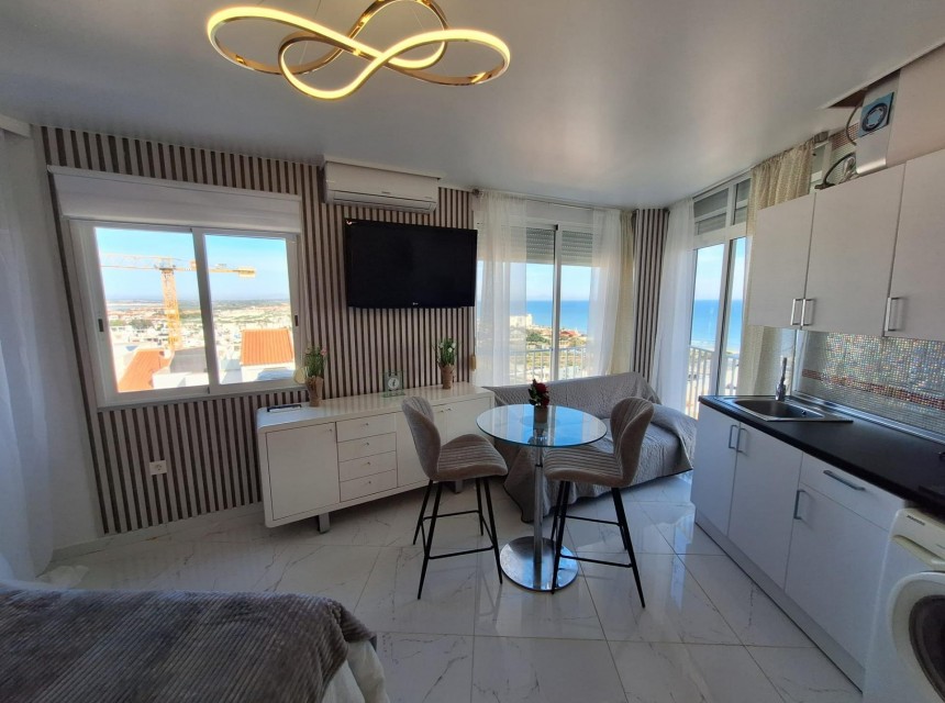 Zu verkaufen - Estudio -
Torrevieja - Torrejón