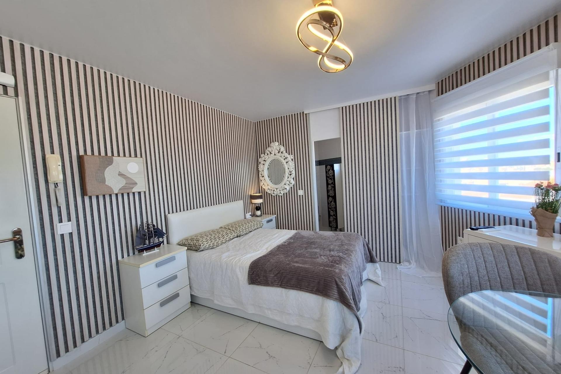 Zu verkaufen - Estudio -
Torrevieja - Torrejón