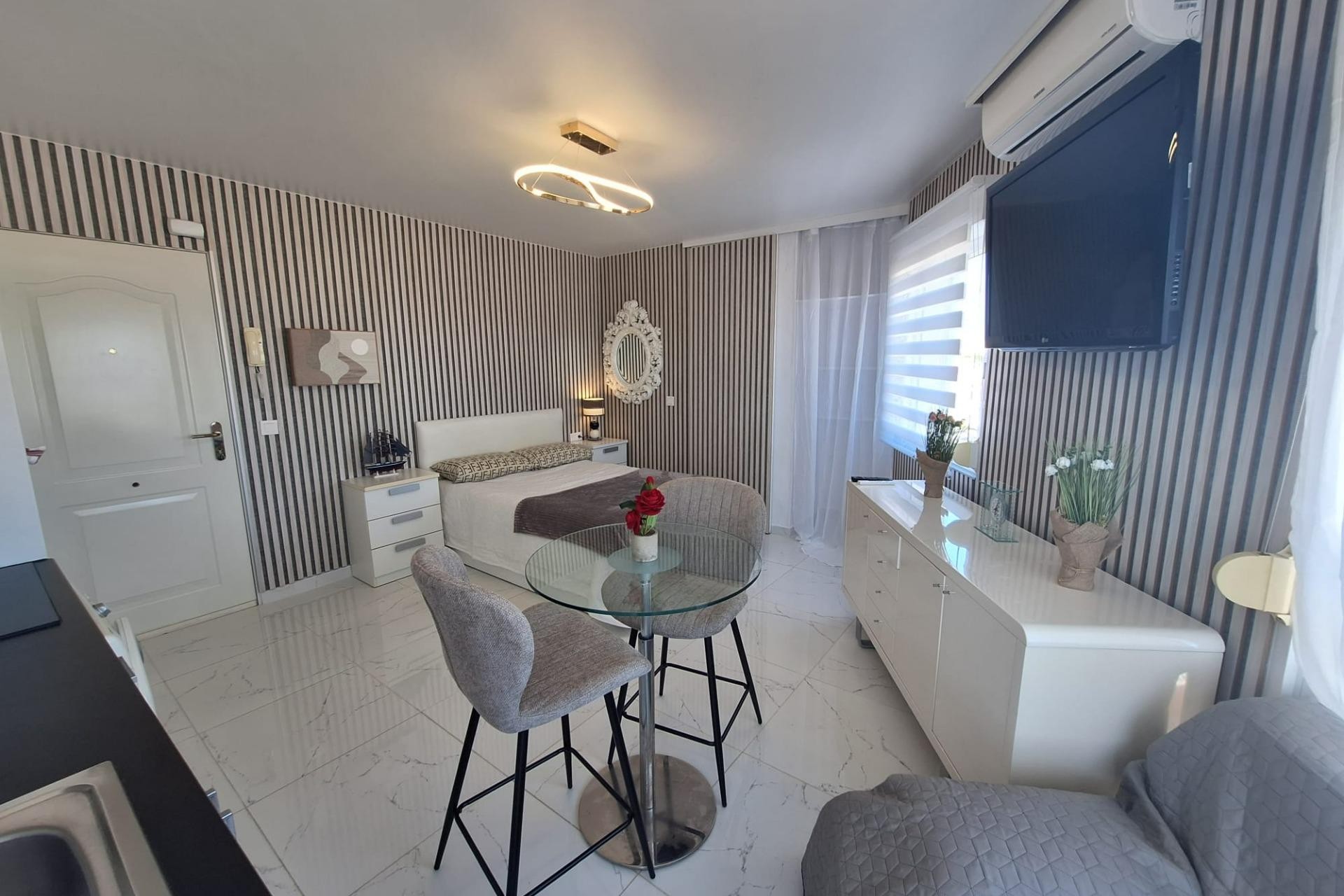 Zu verkaufen - Estudio -
Torrevieja - Torrejón
