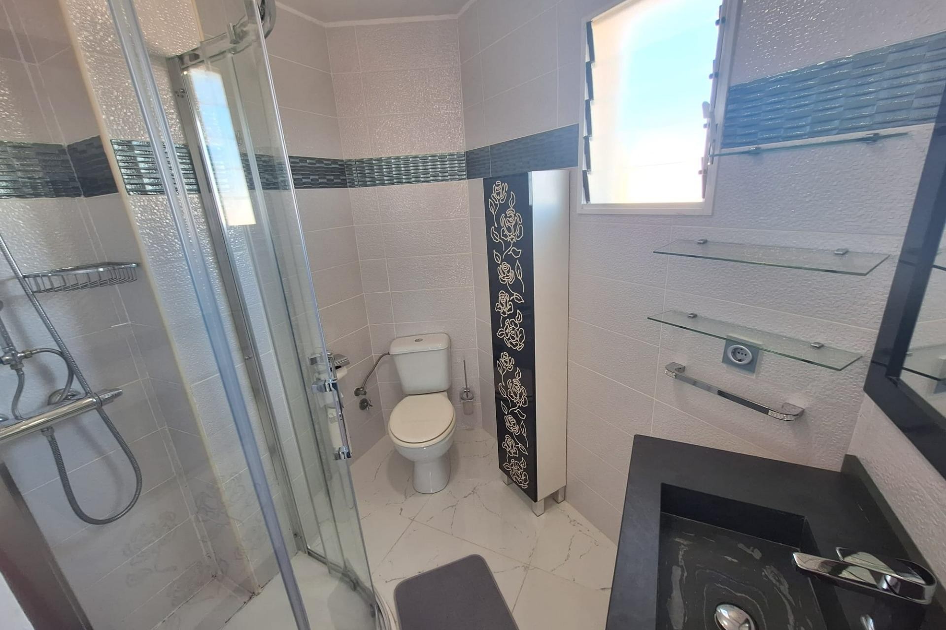 Zu verkaufen - Estudio -
Torrevieja - Torrejón