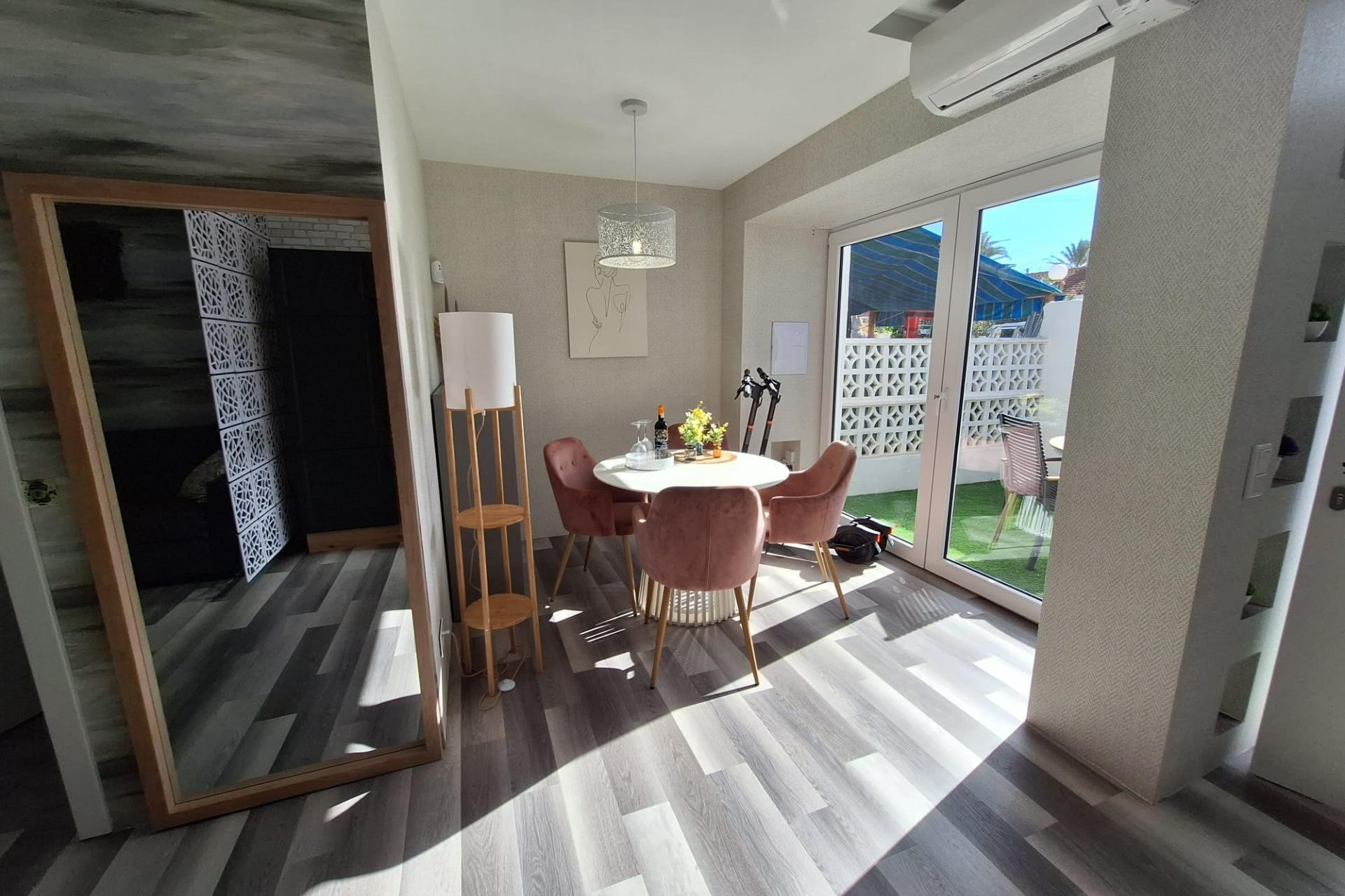 Zu verkaufen - Estudio -
Torrevieja - Torretas