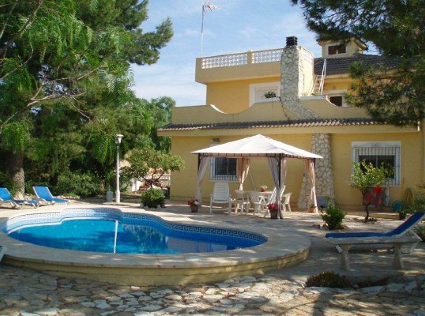 Zu verkaufen - Finca / Landgut -
Aigues