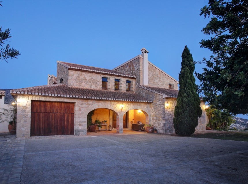 Zu verkaufen - Finca / Landgut -
Moraira