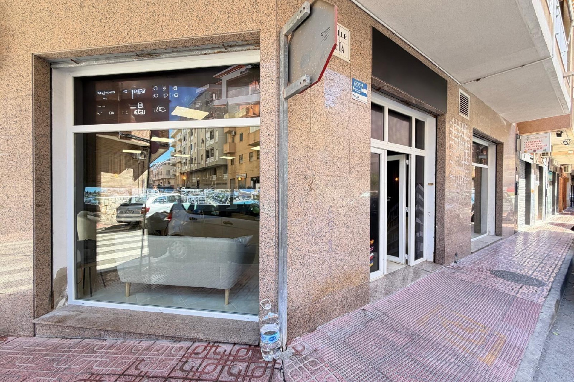 Zu verkaufen - Local comercial -
Torrevieja - Playa de los locos