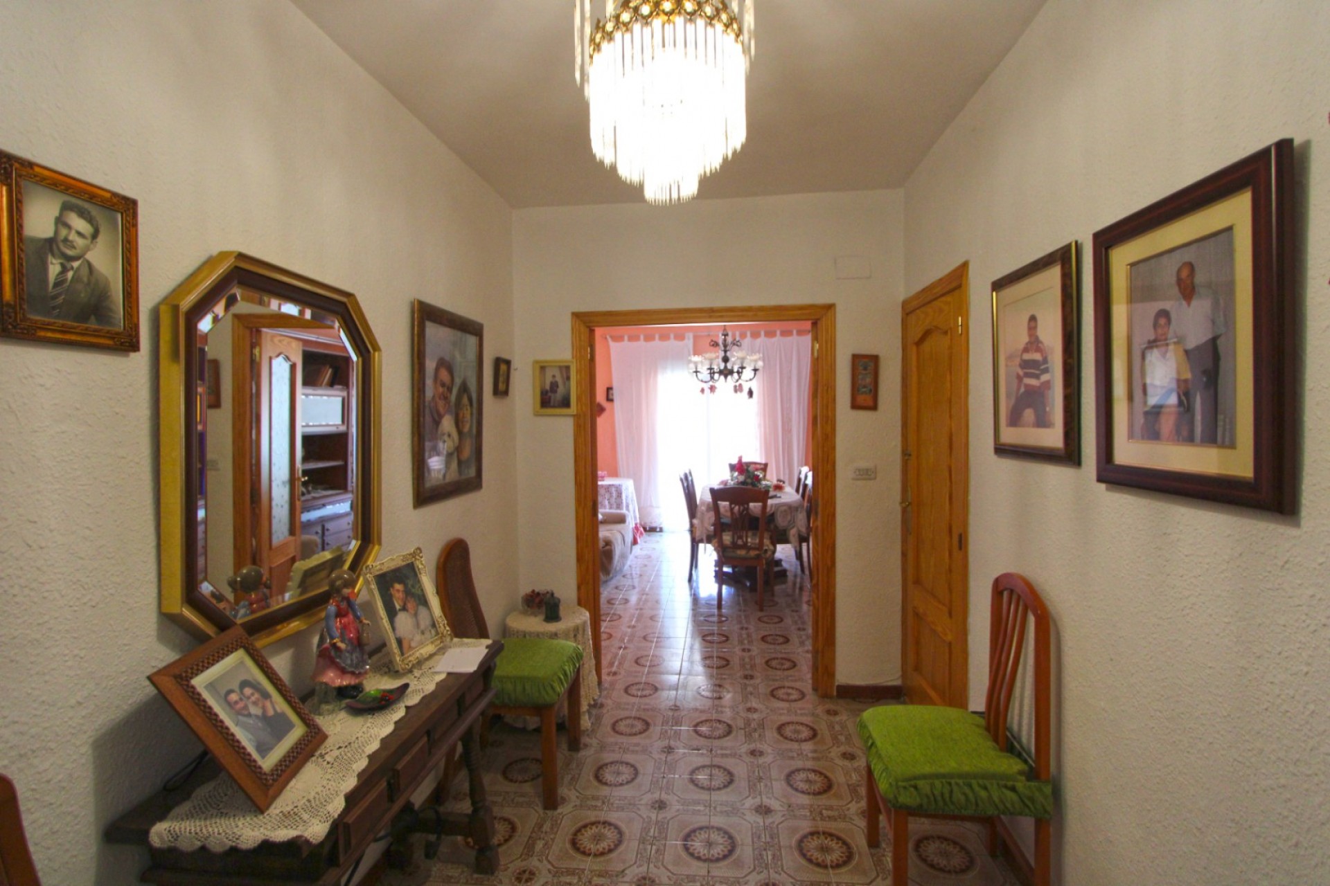 Zu verkaufen - Stadthaus -
Castell de Castells