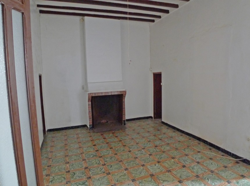 Zu verkaufen - Stadthaus -
Jalon