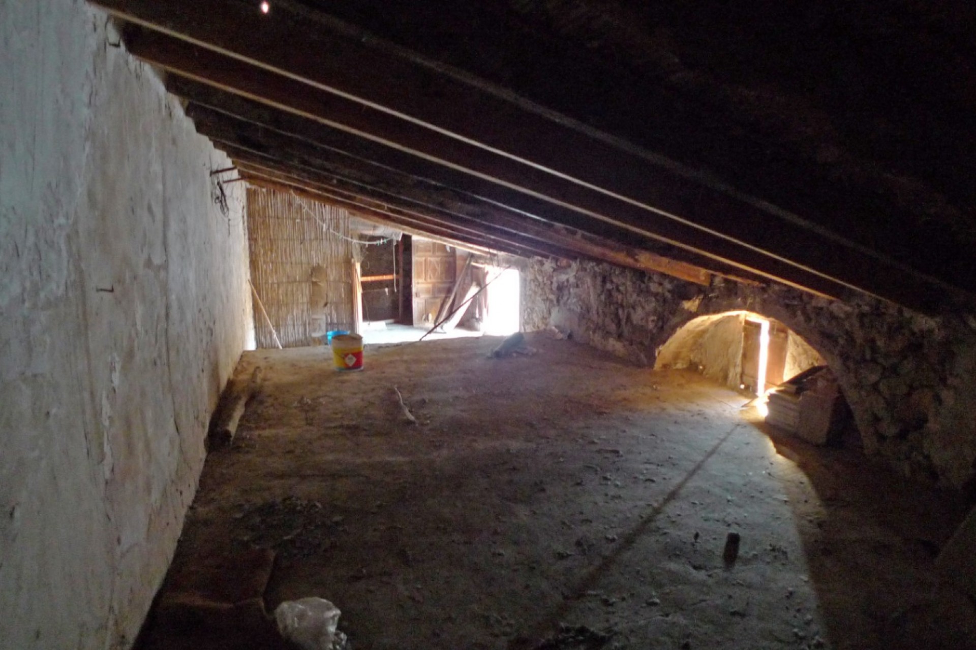 Zu verkaufen - Stadthaus -
Jalon