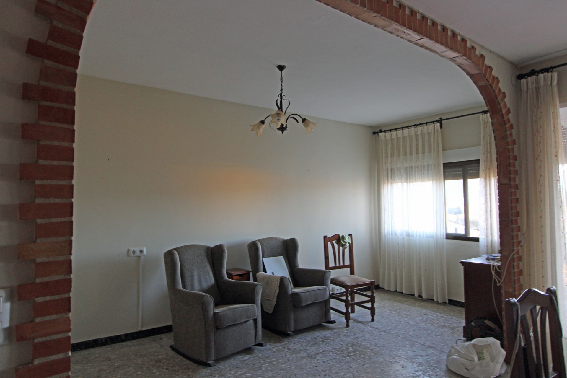 Zu verkaufen - Stadthaus -
Orba