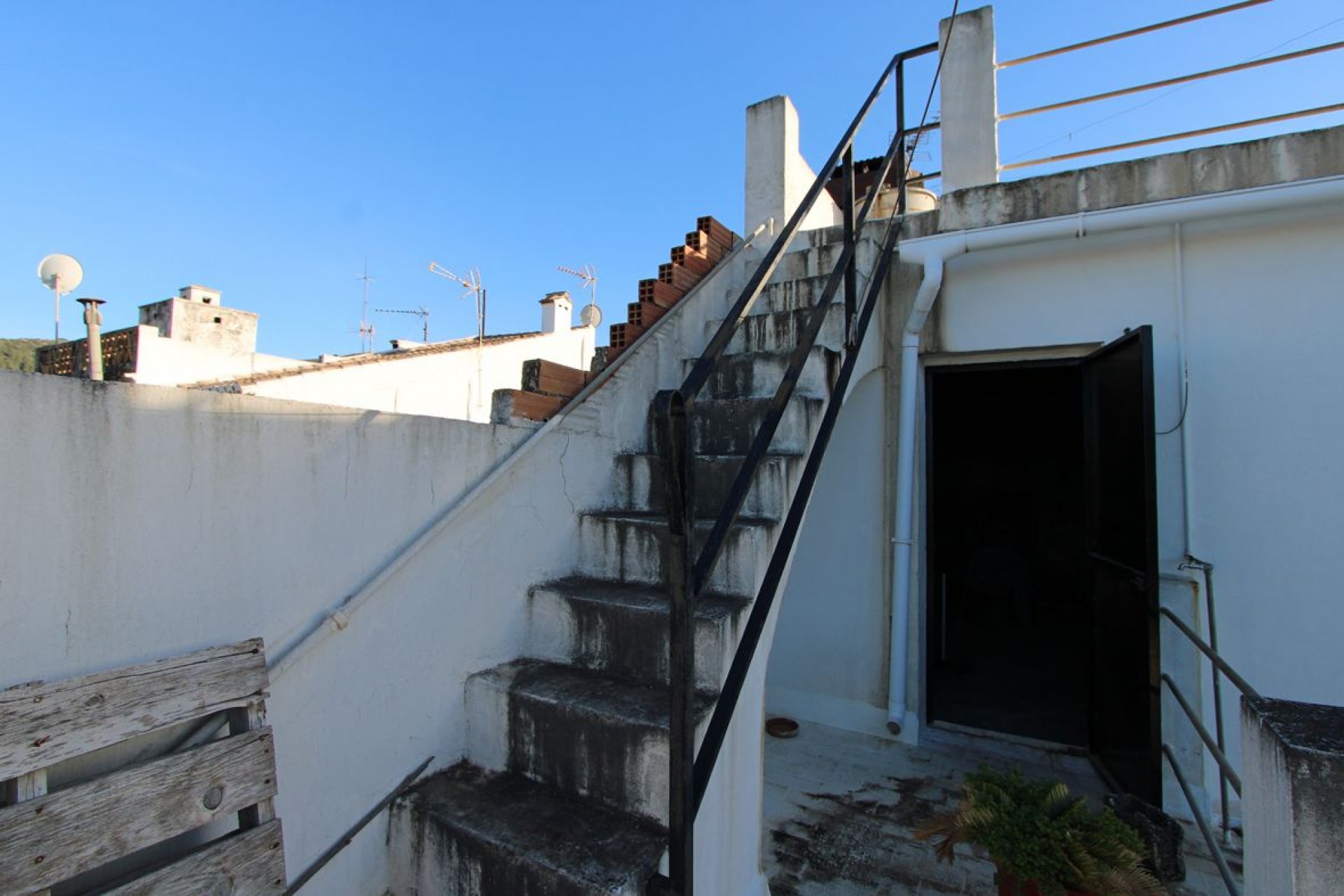 Zu verkaufen - Stadthaus -
Orba