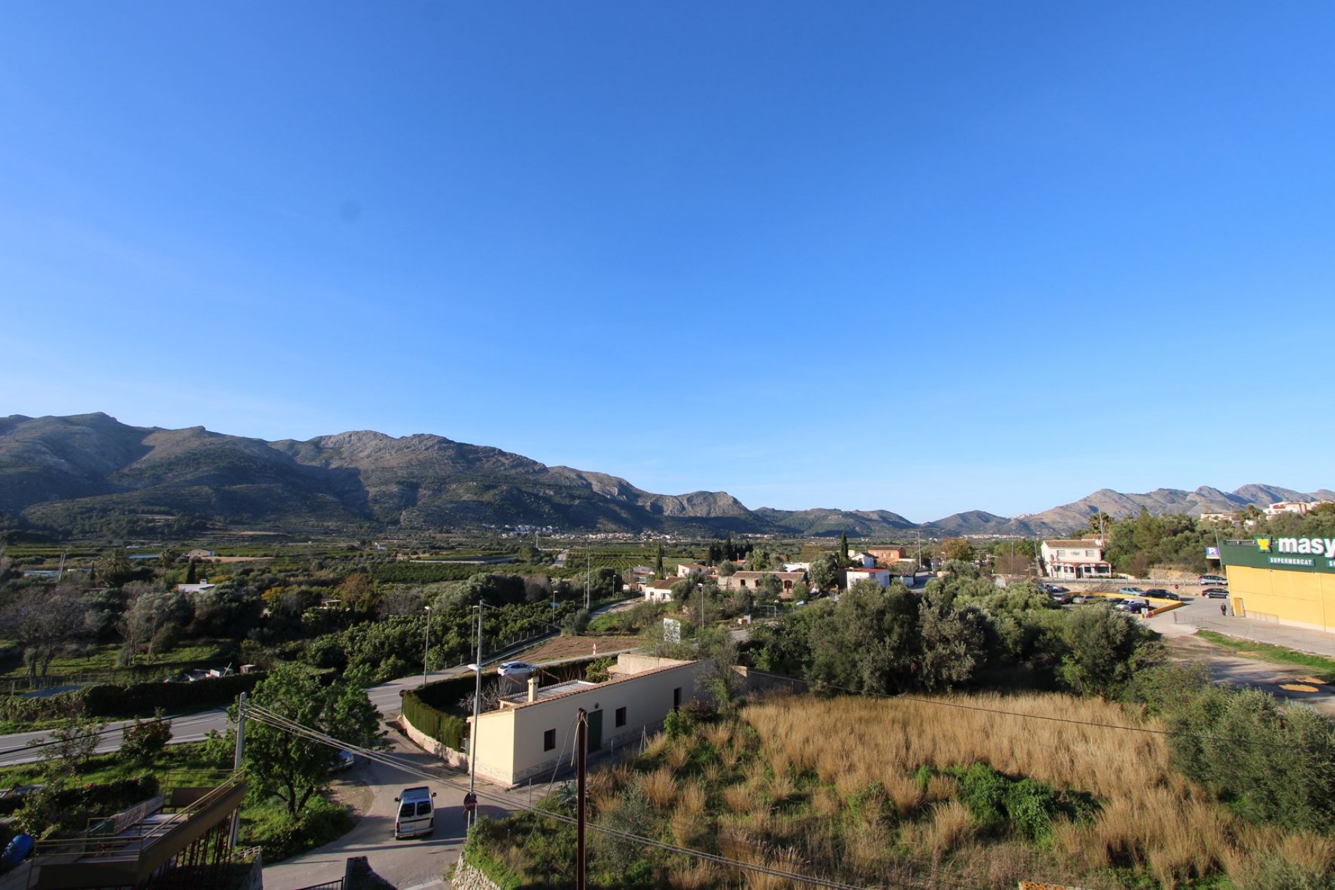 Zu verkaufen - Stadthaus -
Orba