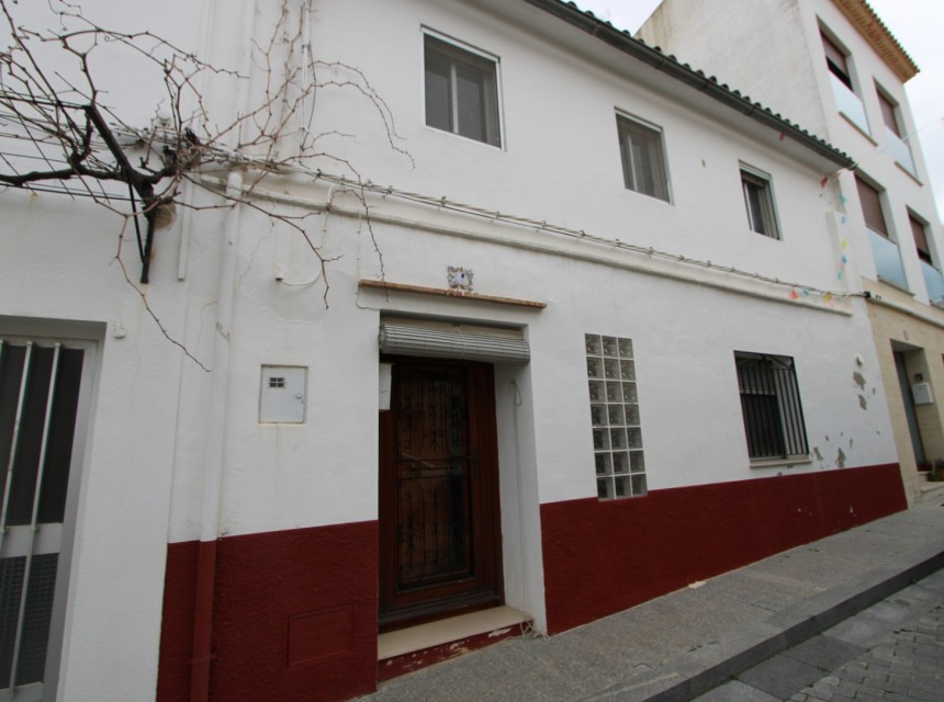 Zu verkaufen - Stadthaus -
Orba