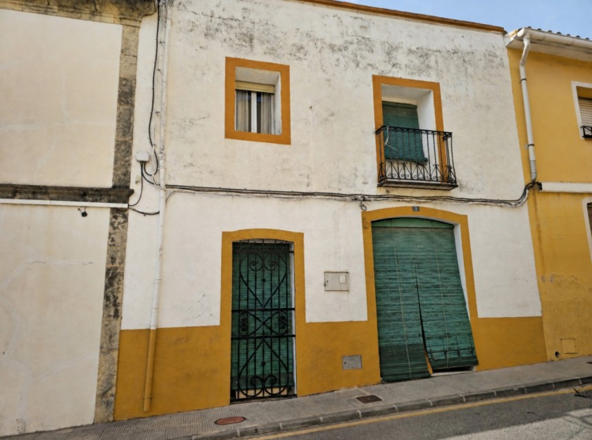 Zu verkaufen - Stadthaus -
Sagra