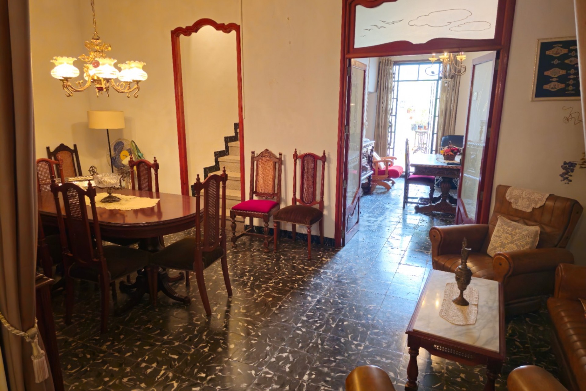 Zu verkaufen - Stadthaus -
Sagra