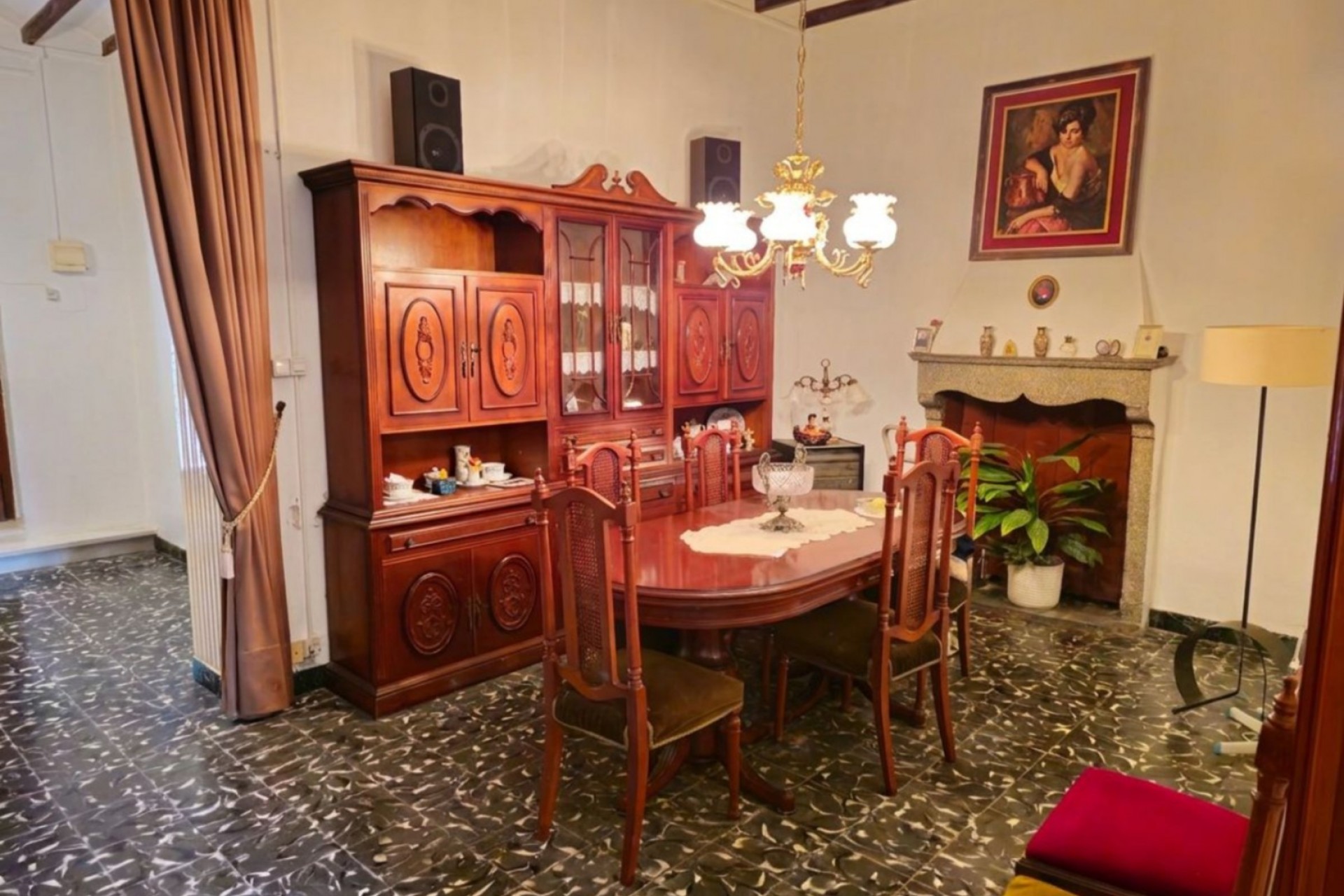 Zu verkaufen - Stadthaus -
Sagra