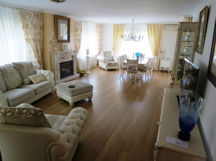 Zu verkaufen - Villa -
Albir