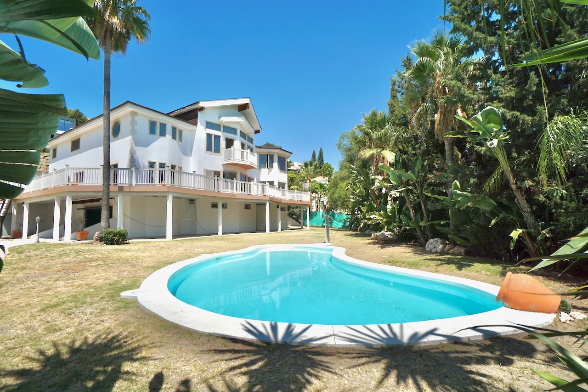 Zu verkaufen - Villa -
Benhavis - El Paraiso Alto