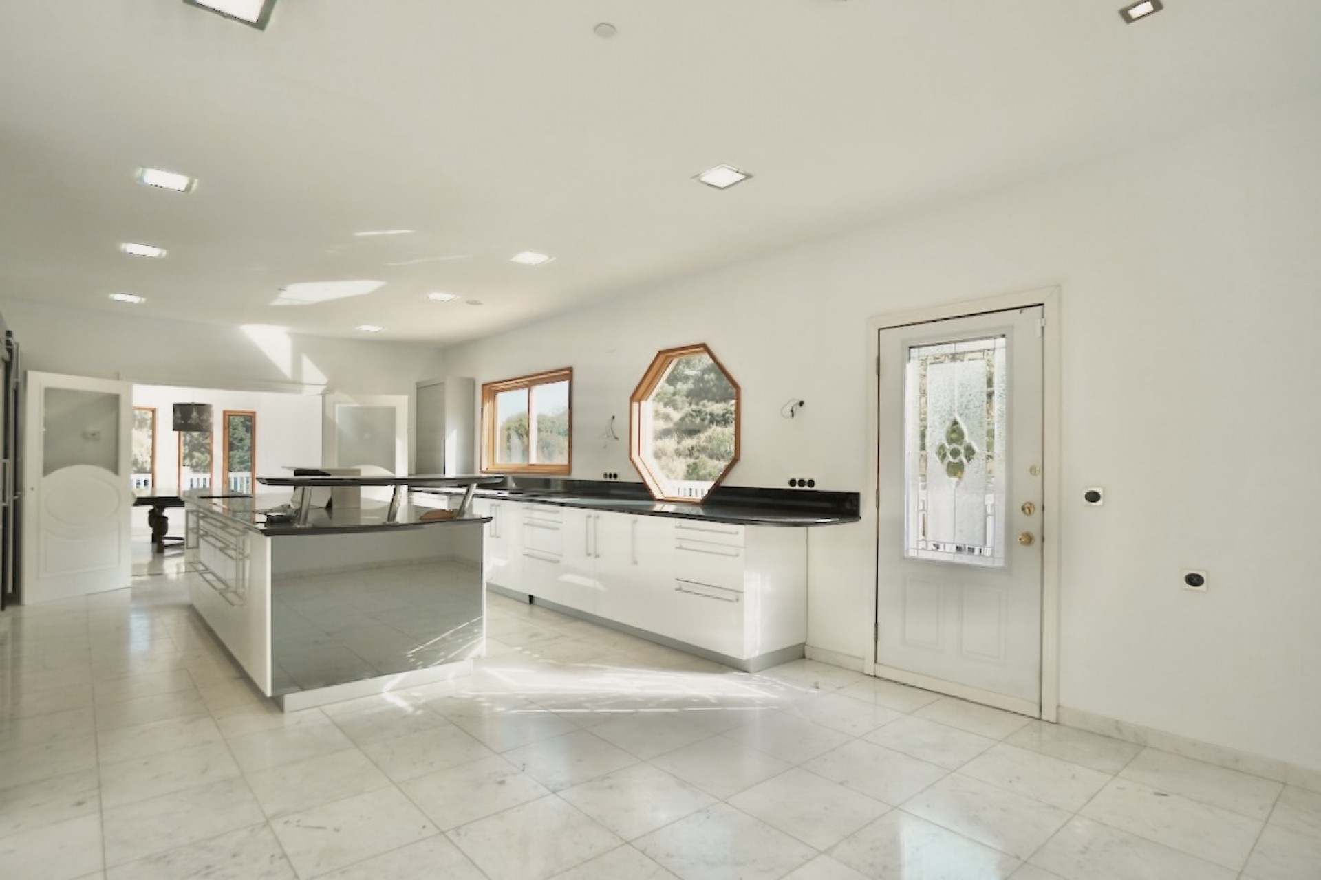 Zu verkaufen - Villa -
Benhavis - El Paraiso Alto