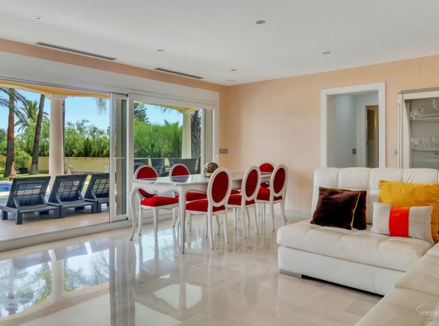 Zu verkaufen - Villa -
Benissa