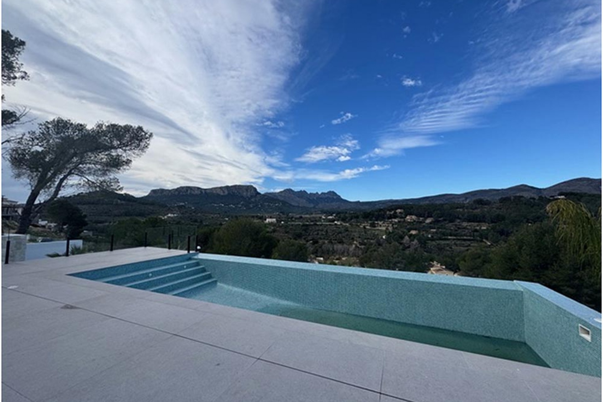 Zu verkaufen - Villa -
Calpe - Empedrola