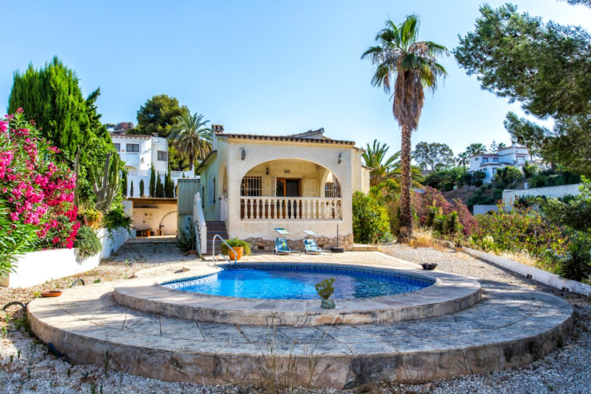 Zu verkaufen - Villa -
Calpe - La Empedrola