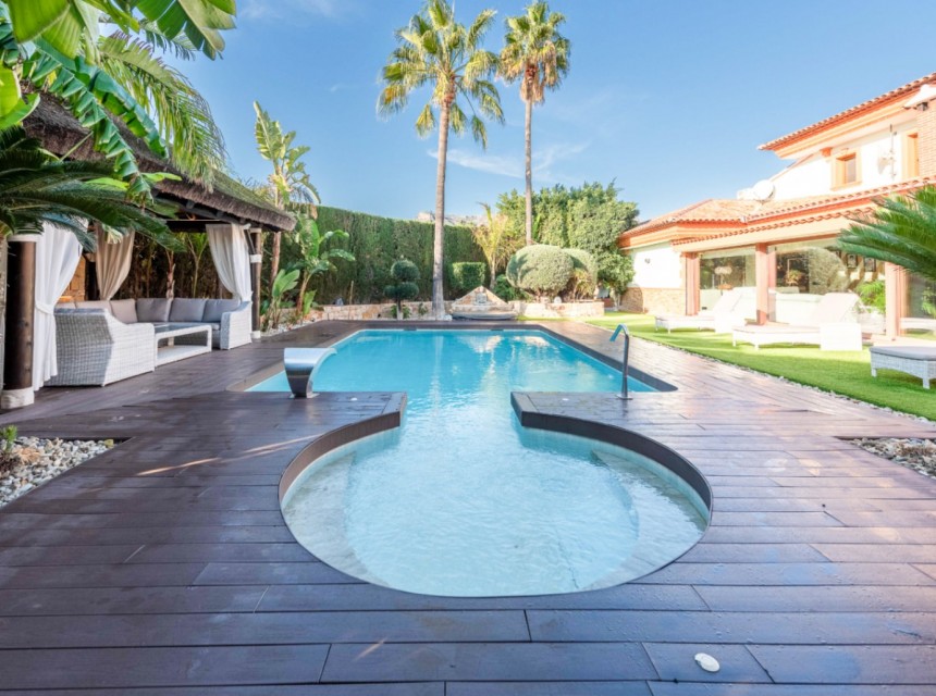 Zu verkaufen - Villa -
Calpe