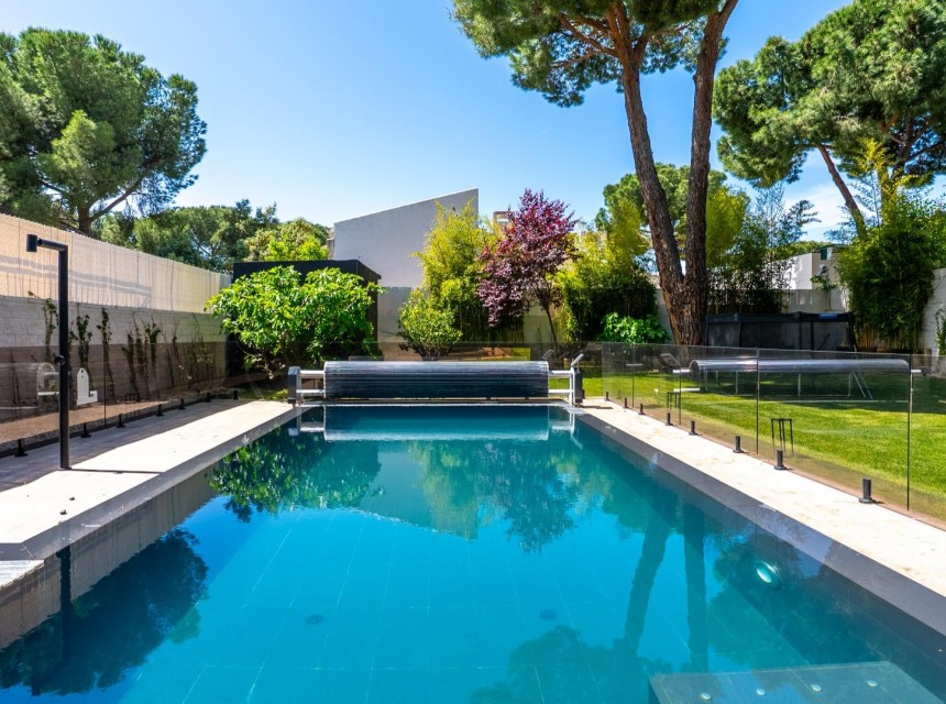 Zu verkaufen - Villa de Lujo -
Pozuelo de Alarcon - La Cabaña
