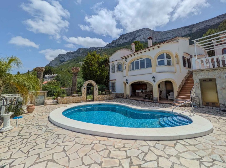 Zu verkaufen - Villa -
Denia