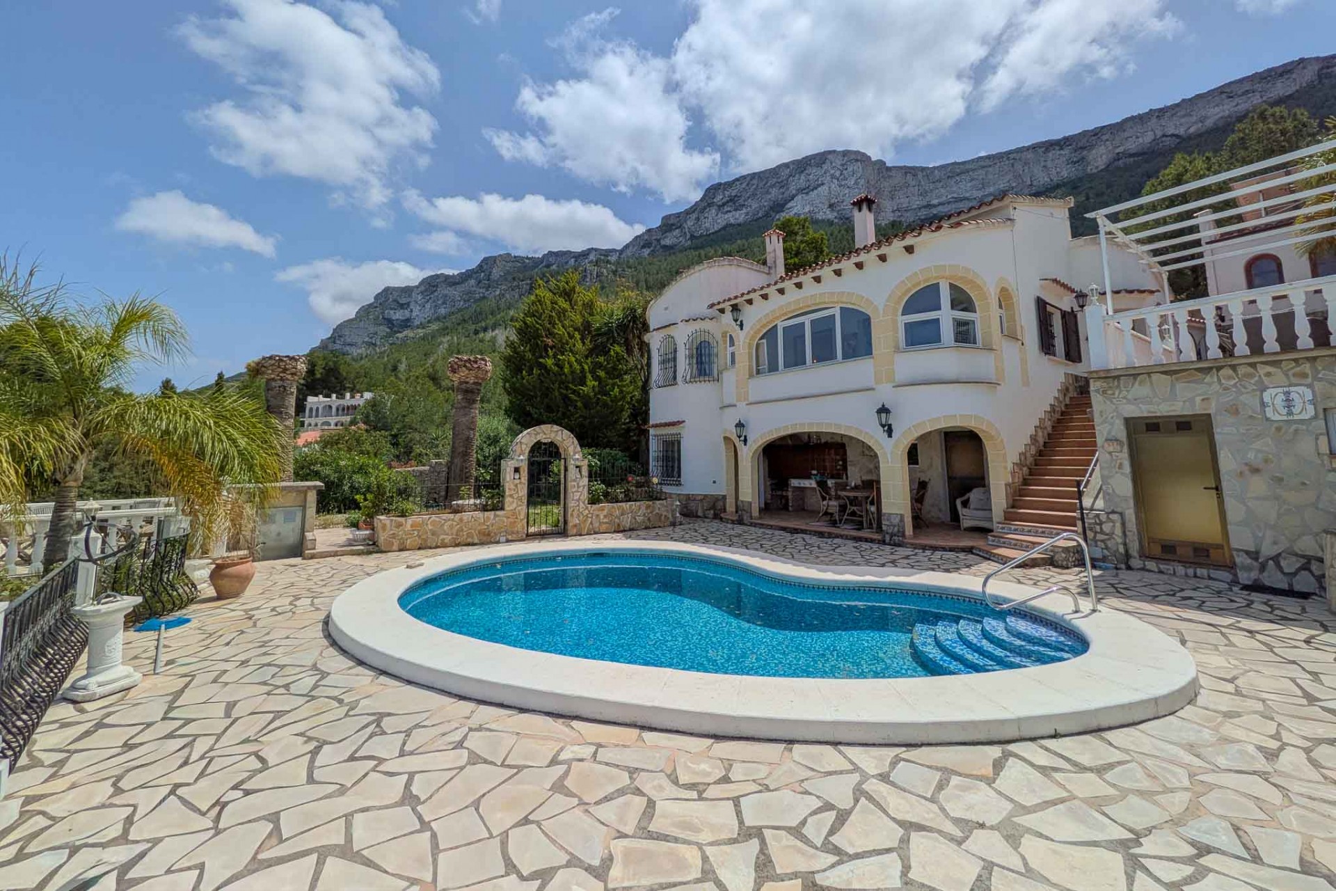 Zu verkaufen - Villa -
Denia