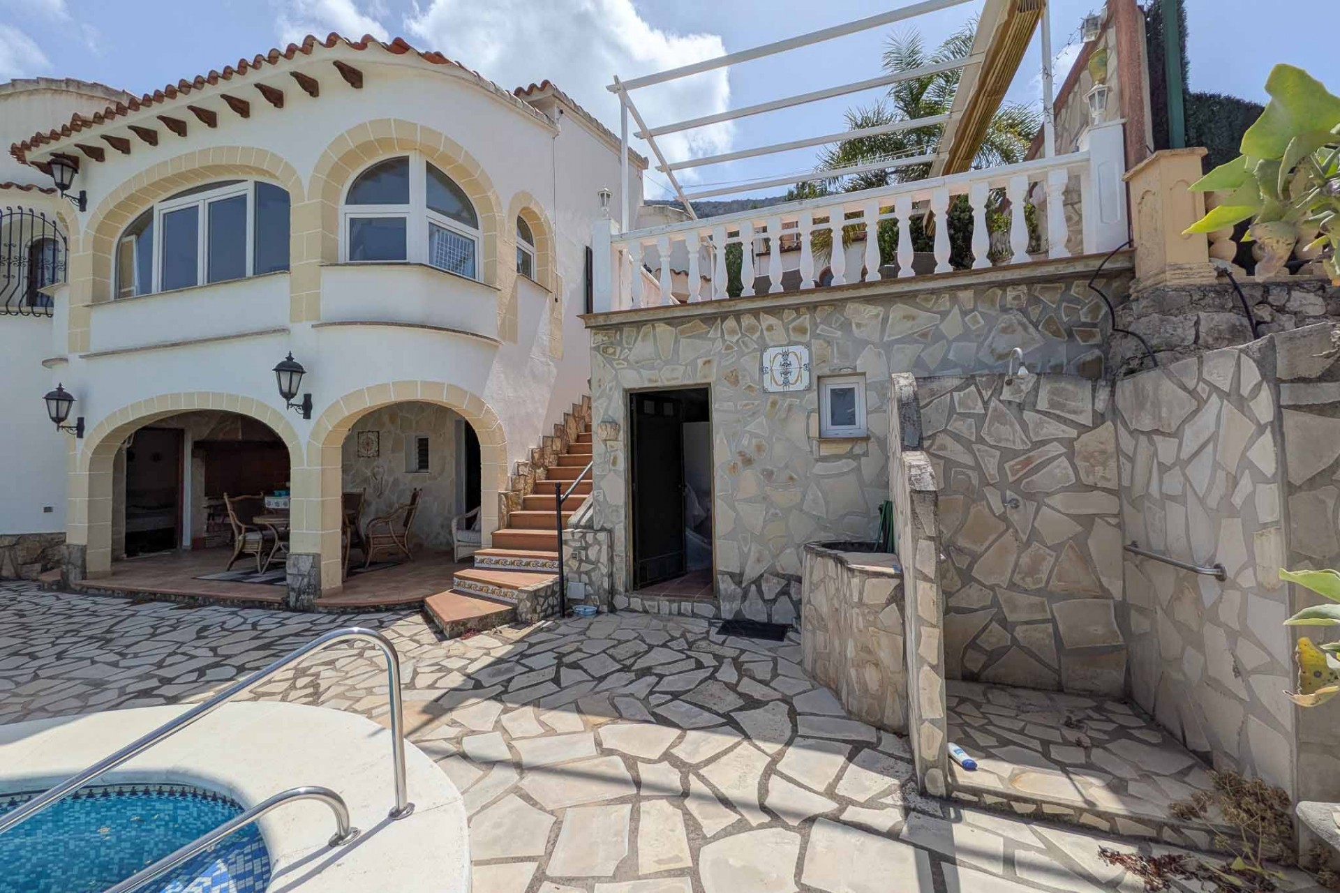 Zu verkaufen - Villa -
Denia