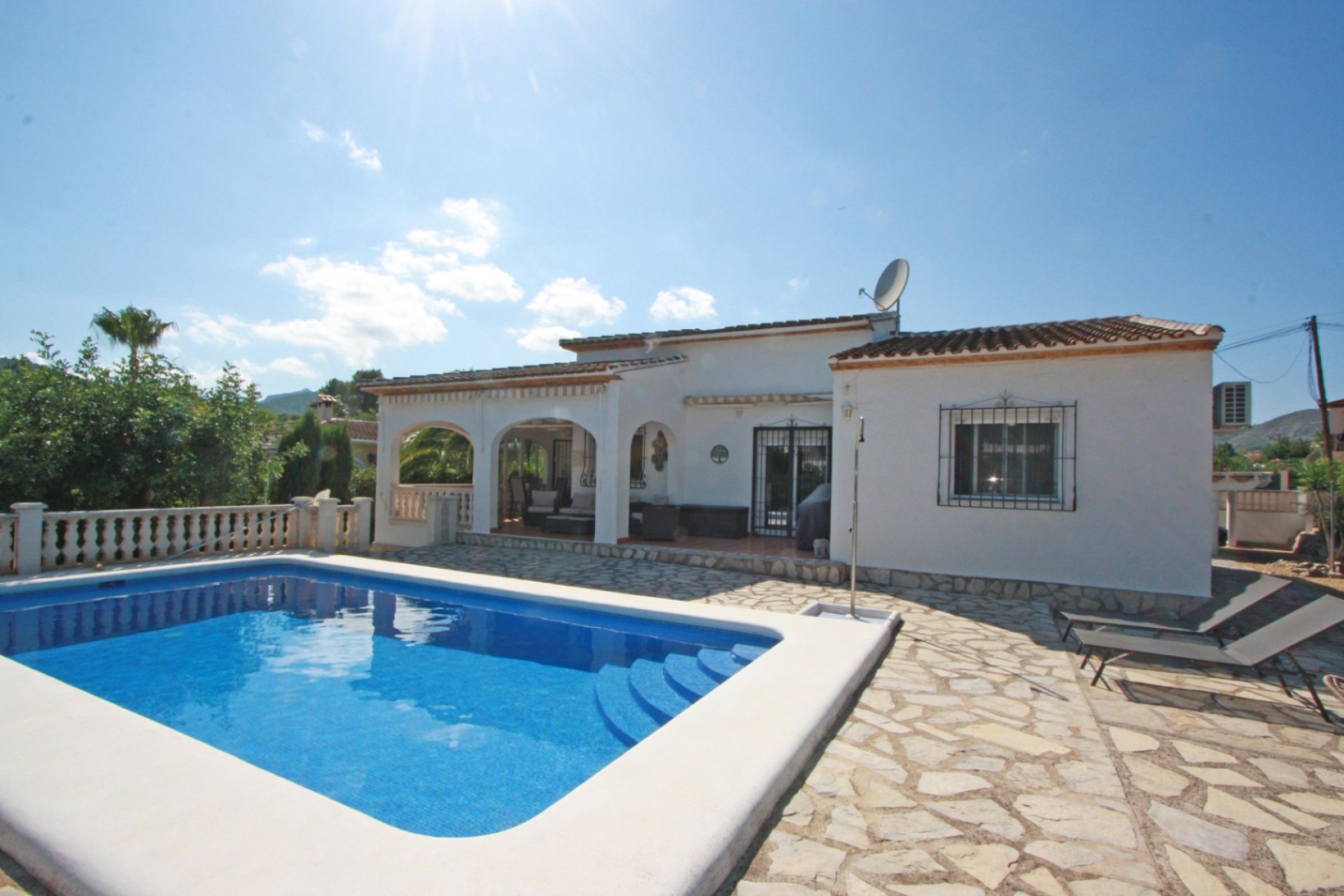 Zu verkaufen - Villa -
Jalon