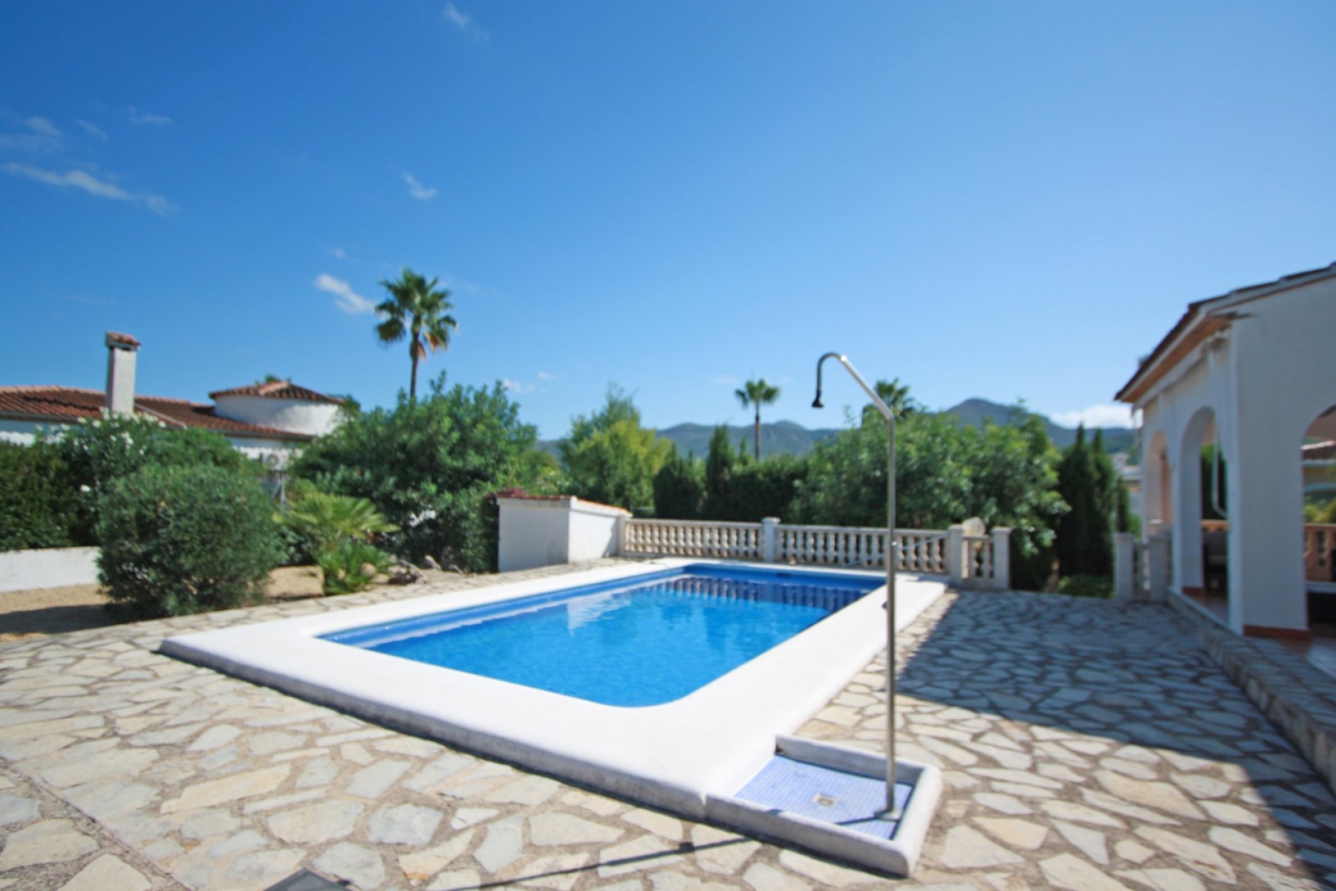 Zu verkaufen - Villa -
Jalon